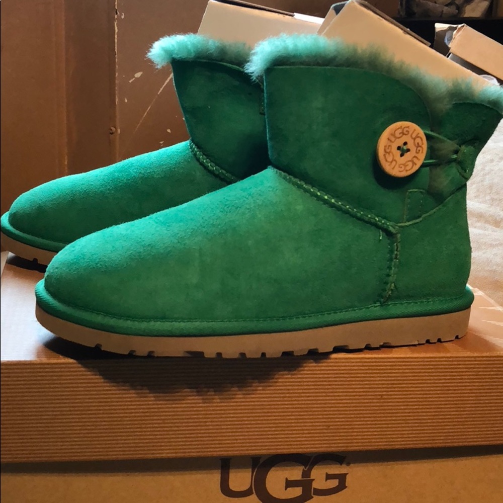 Mini Bailey Button Uggs Color Green Grass